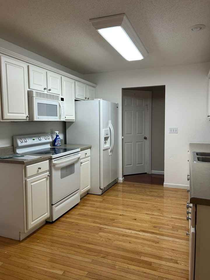 1456 Kingsley Dr - Photo 5 of 10