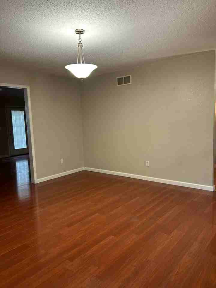 1456 Kingsley Dr - Photo 6 of 10