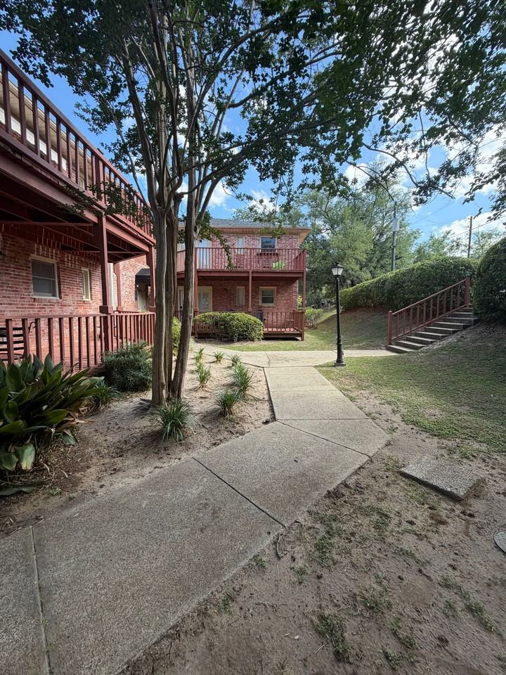 520 E Pensacola St - Photo 7 of 48