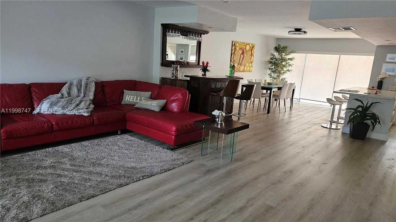 16446 Ne 27th Pl #TH - Photo 3 of 28