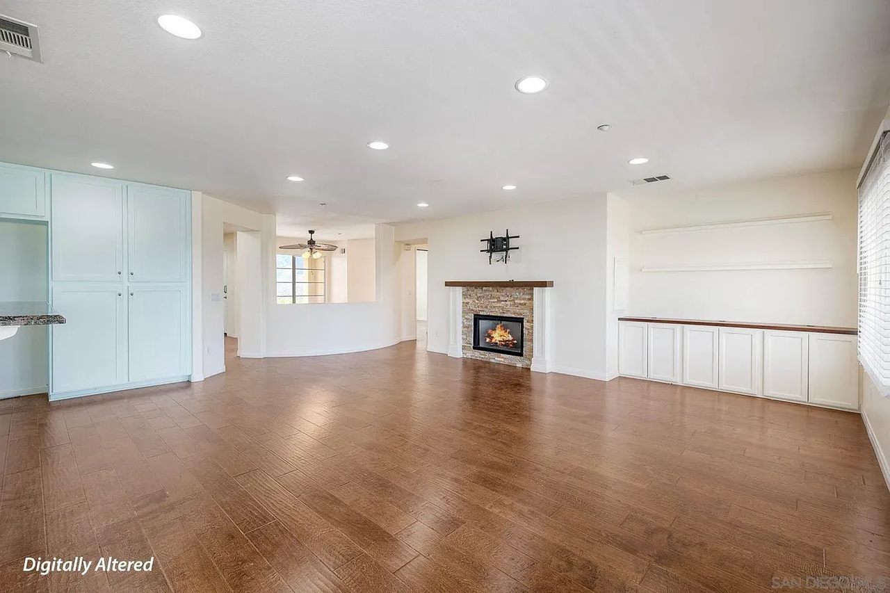 10160 Challenger Cir - Photo 2 of 8