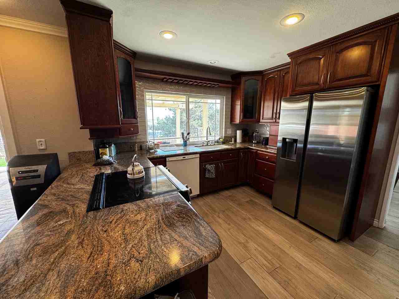 10295 Moorpark St - Photo 4 of 7