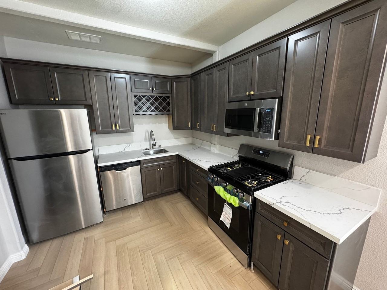 29216 Azara St - Photo 2 of 9