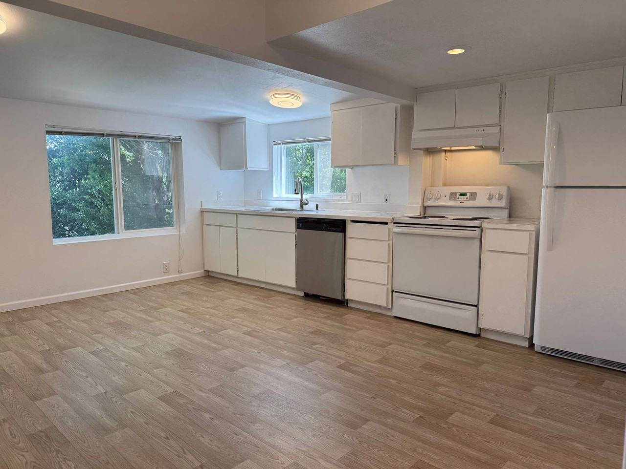5536 38th Ave Ne - Photo 5 of 17