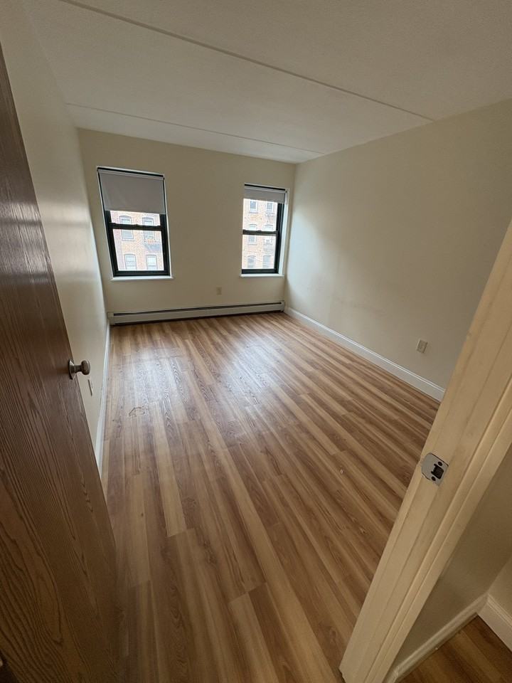 400 Massachusetts Ave #35 - Photo 4 of 13
