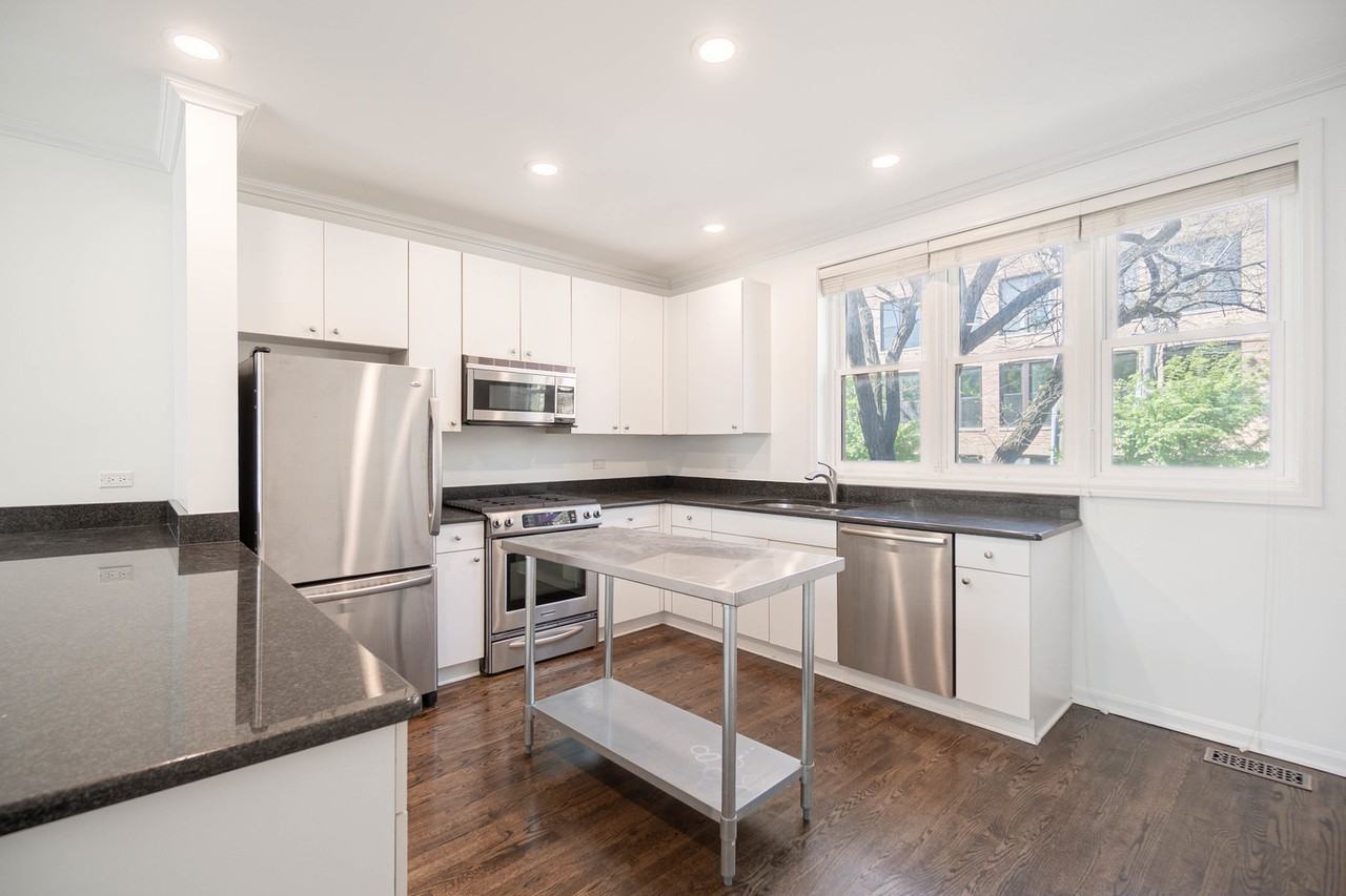 1781 W Altgeld St #O - Photo 2 of 17