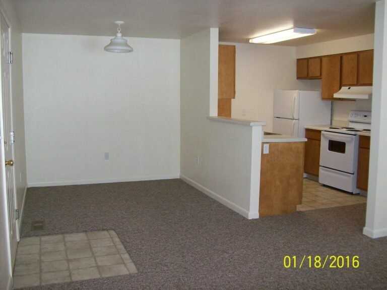 343 W Pine St - Photo 5 of 7