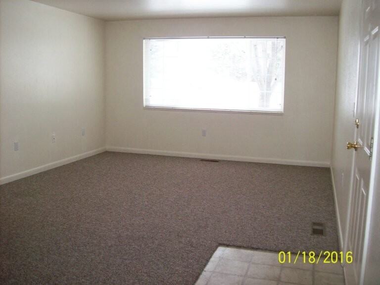 343 W Pine St - Photo 6 of 7