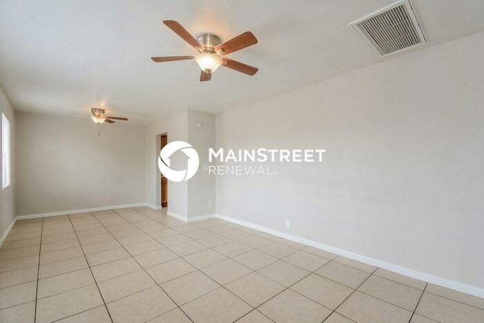 6122 E Sylvane St - Photo 3 of 16