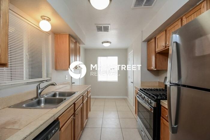 6122 E Sylvane St - Photo 5 of 16