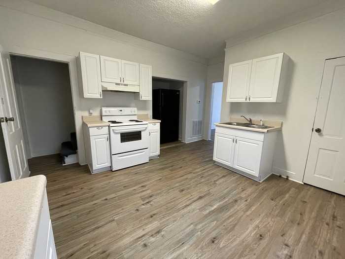 324 Hudson St #324 - Photo 7 of 13
