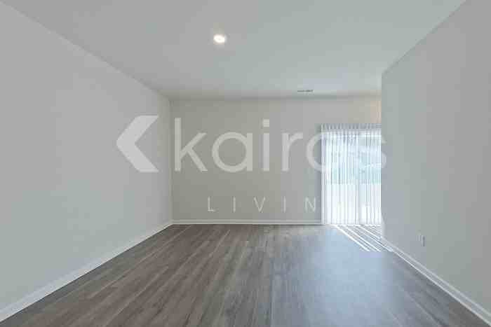 2407 Banyon Cir - Photo 2 of 26
