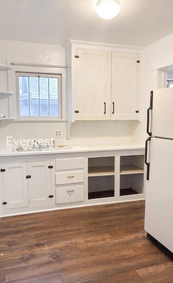 801 Smith St - Photo 3 of 19