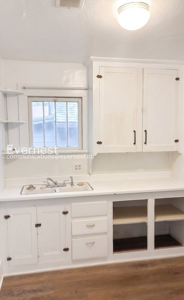 801 Smith St - Photo 4 of 19