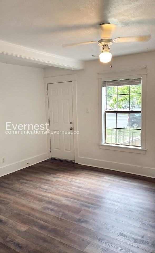 801 Smith St - Photo 5 of 19