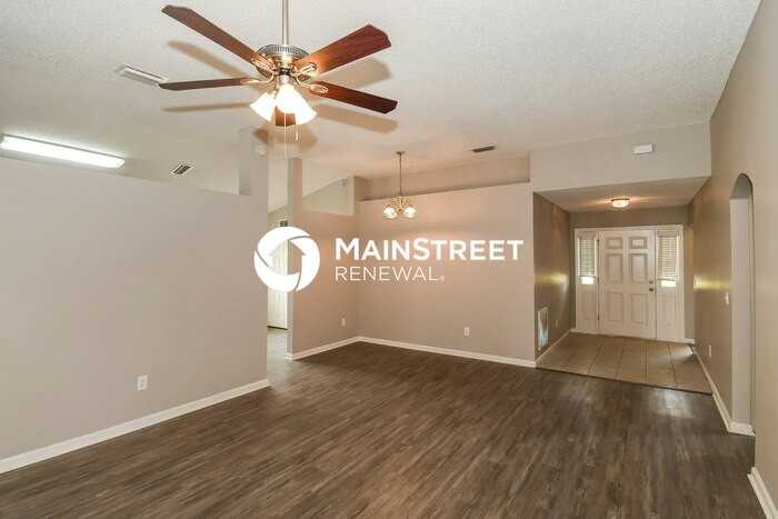 11731 Deep Springs Dr N - Photo 3 of 16