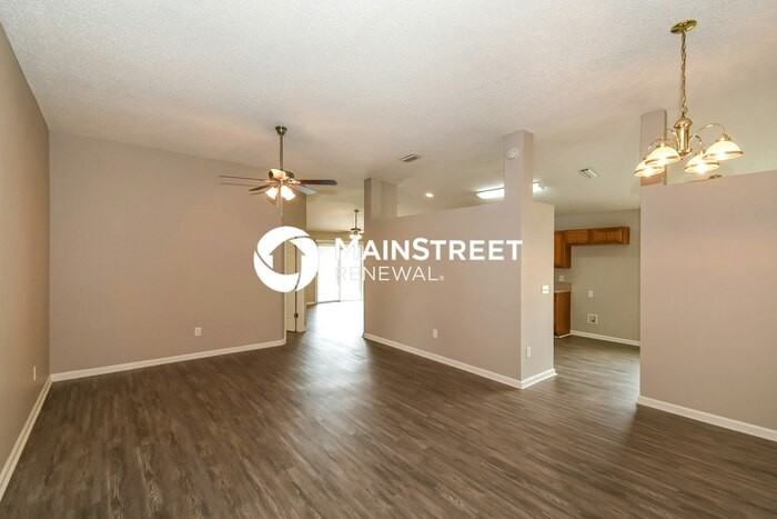 11731 Deep Springs Dr N - Photo 4 of 16