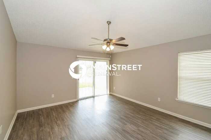 11731 Deep Springs Dr N - Photo 5 of 16