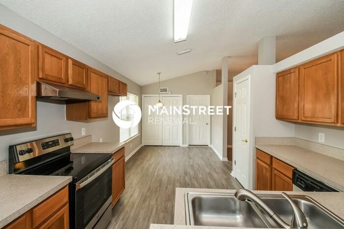 11731 Deep Springs Dr N - Photo 7 of 16
