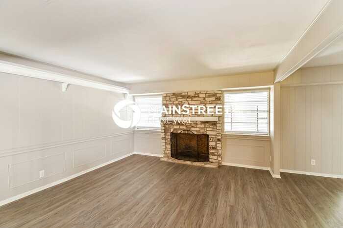 1731 Brandenburg Dr - Photo 4 of 17