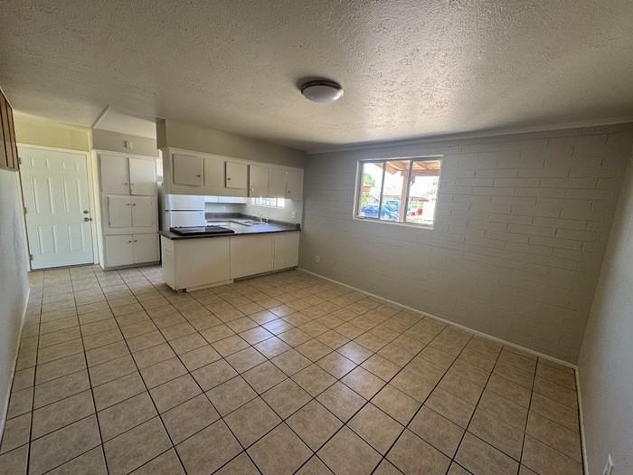 5857 W Coolidge St - Photo 4 of 19