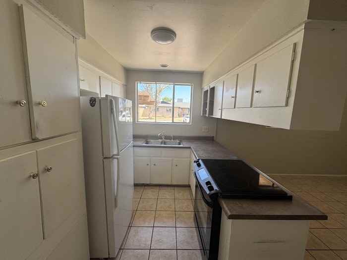 5857 W Coolidge St - Photo 7 of 19