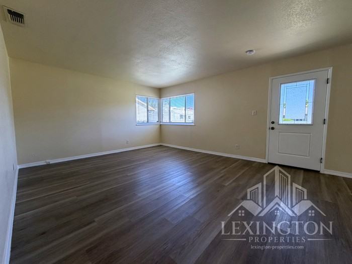 3412 Humboldt Way - Photo 6 of 26
