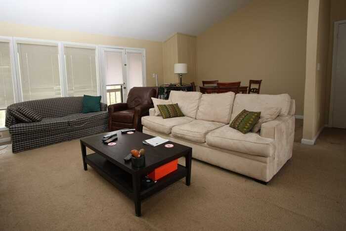 204 Oak Tree Dr - Photo 4 of 5