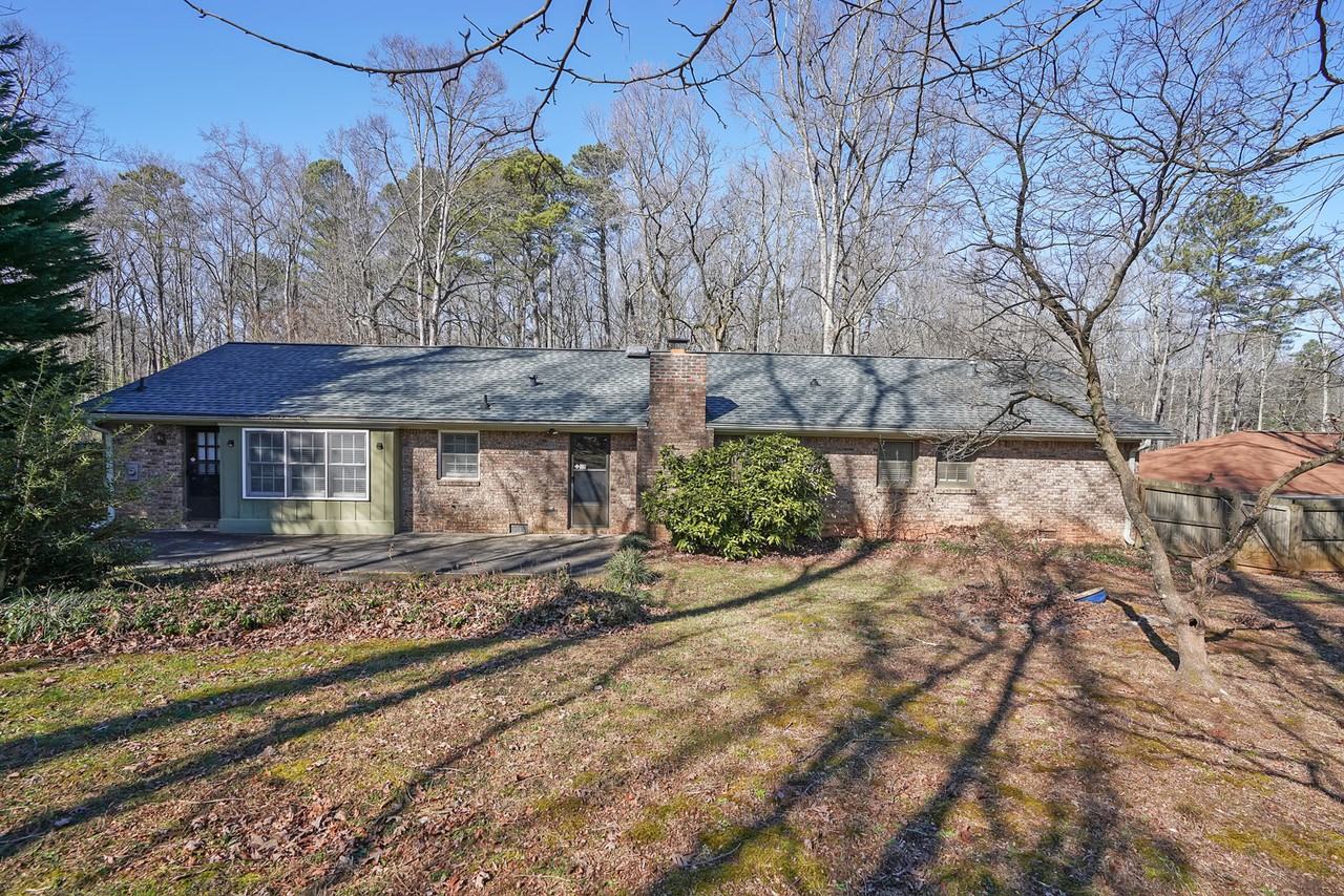 752 Mountainbrooke Cir - Photo 2 of 19