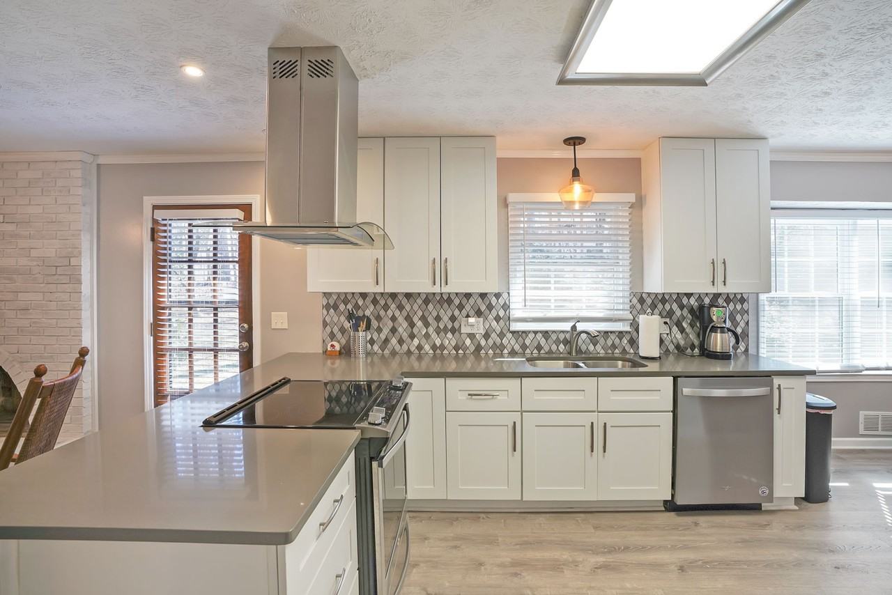 752 Mountainbrooke Cir - Photo 4 of 19