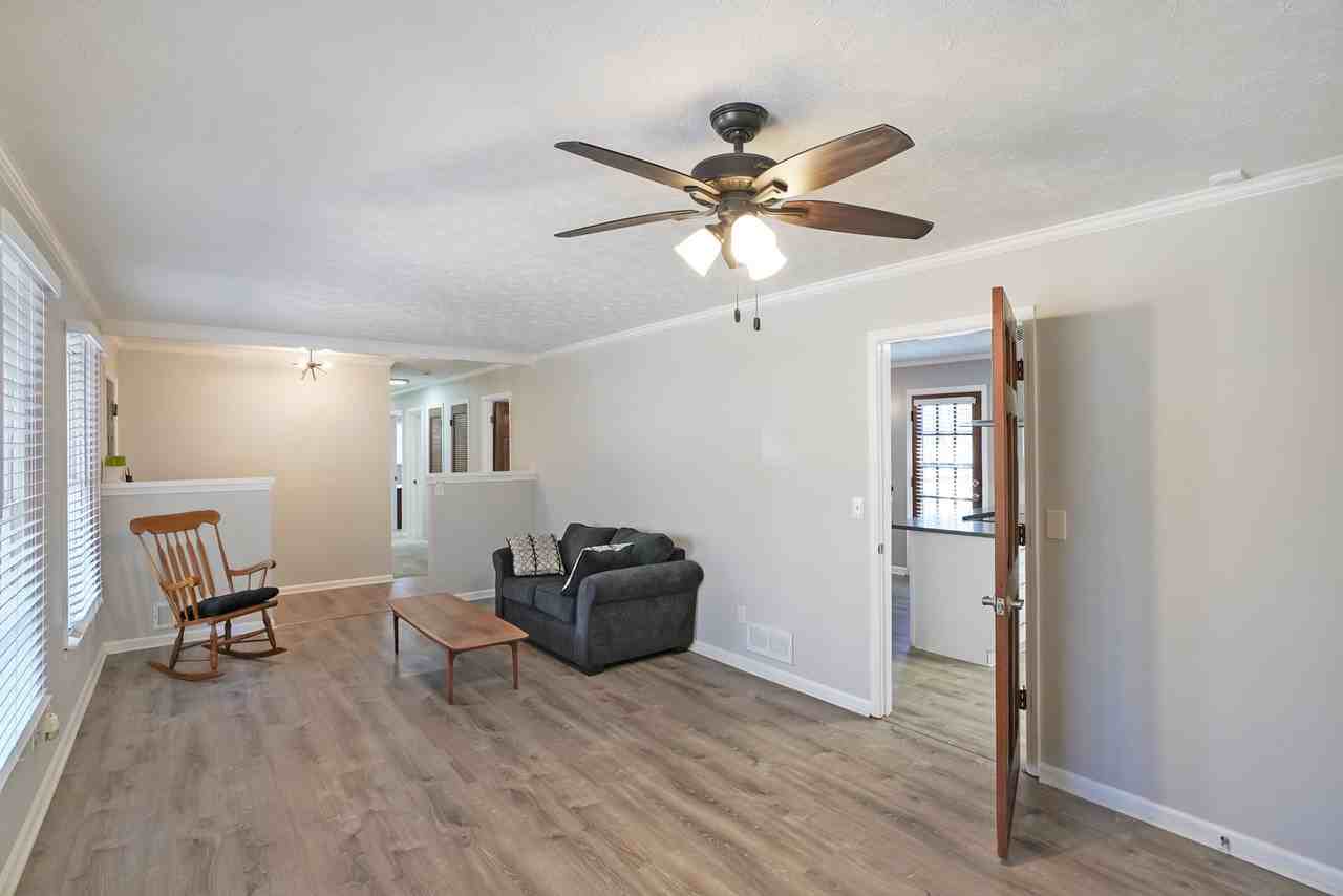 752 Mountainbrooke Cir - Photo 7 of 19