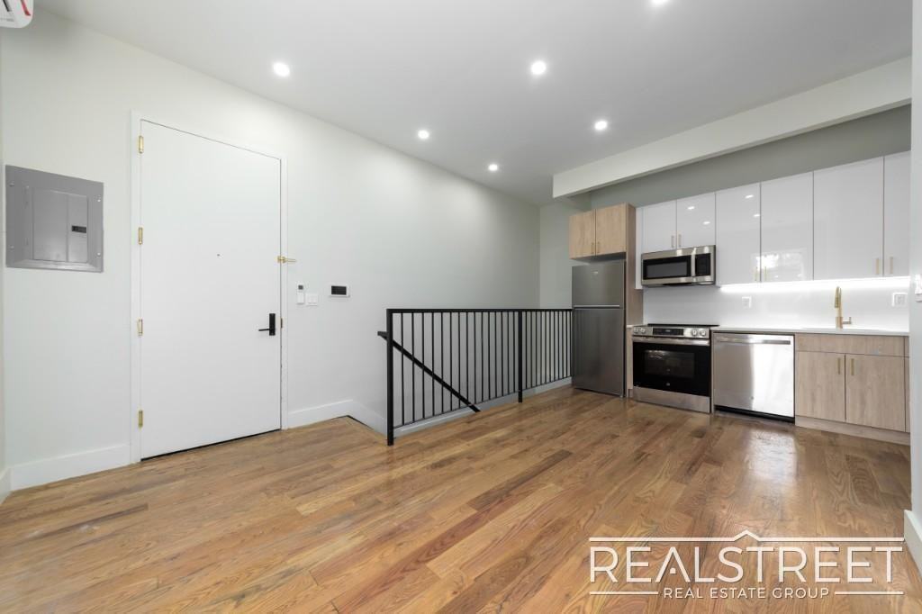 463 Dekalb Ave #1A - Photo 2 of 6