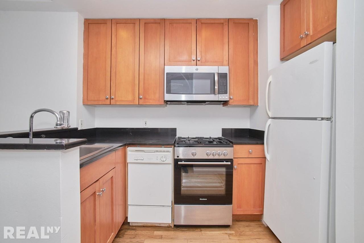 Ridge St #5C6C - Photo 5 of 13