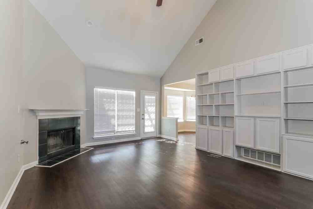 9093 Weeping Cherry Ln - Photo 2 of 15