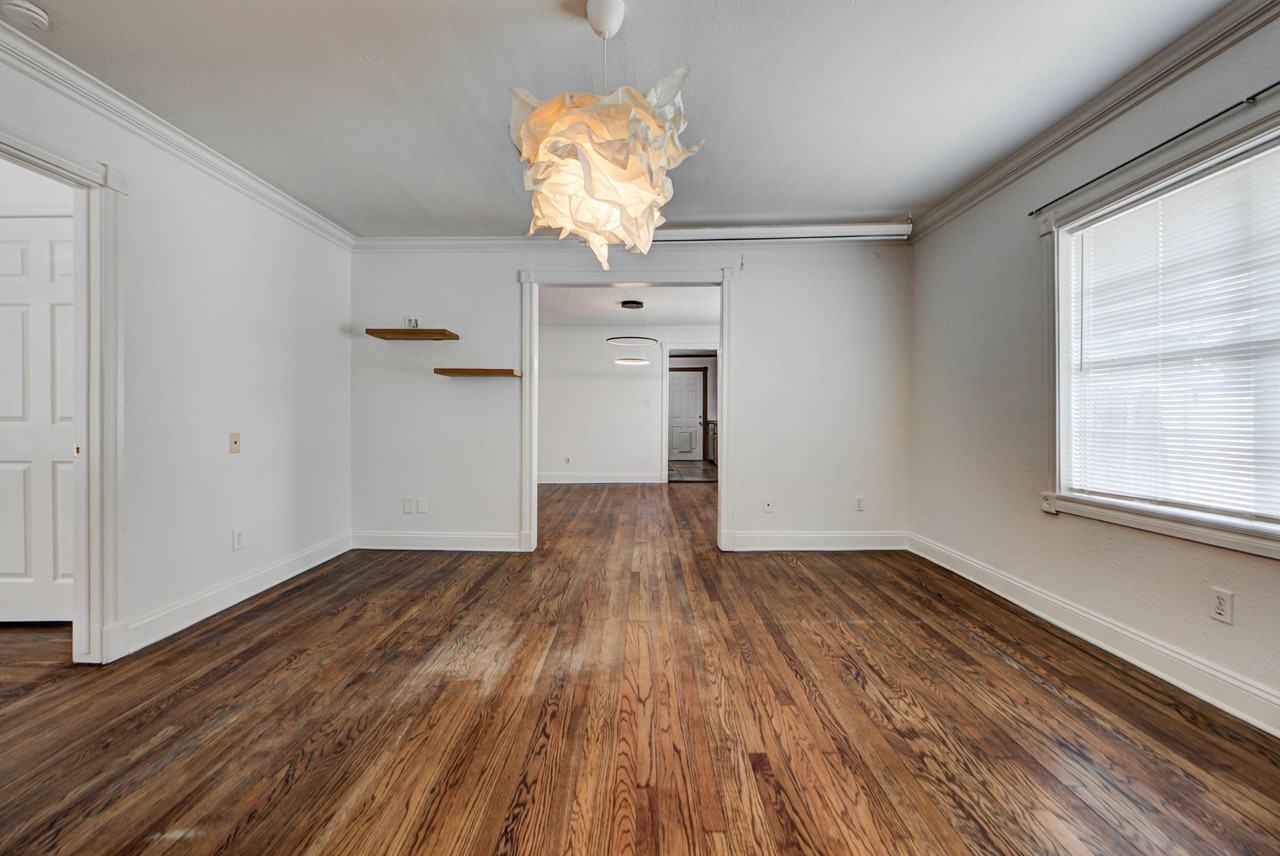418 N Flood Ave #1 - Photo 3 of 15