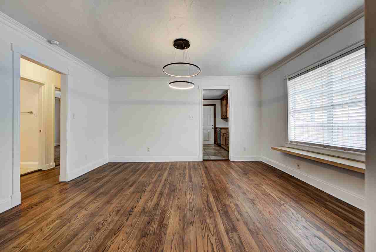 418 N Flood Ave #1 - Photo 4 of 15