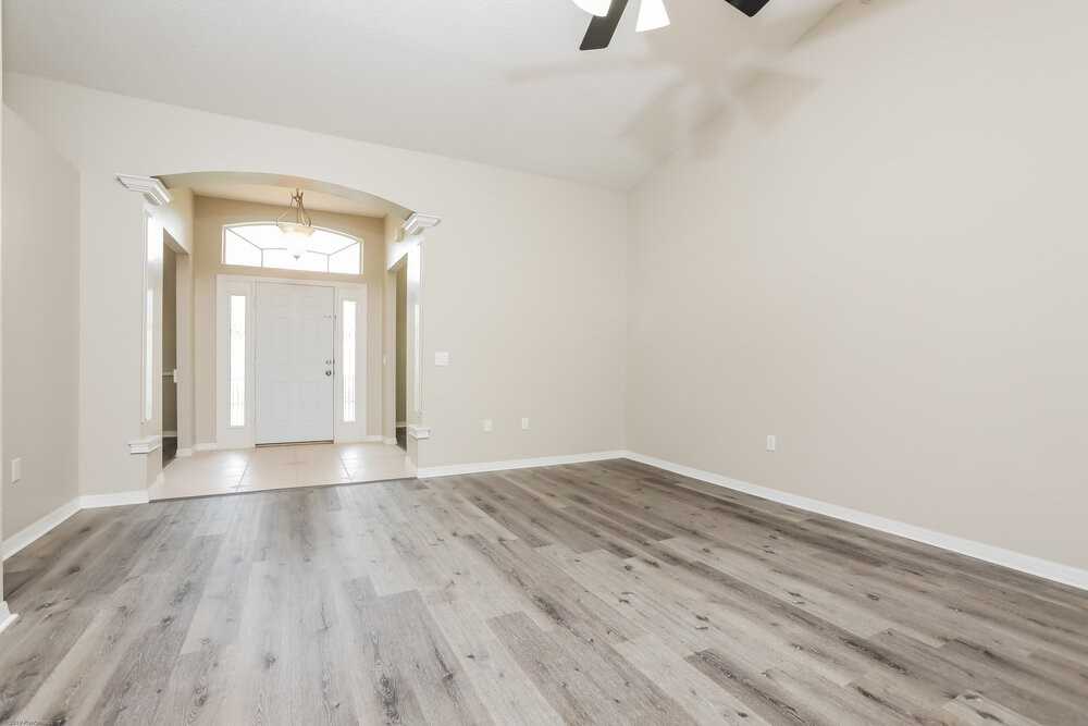 1052 Sadie Ln - Photo 4 of 16