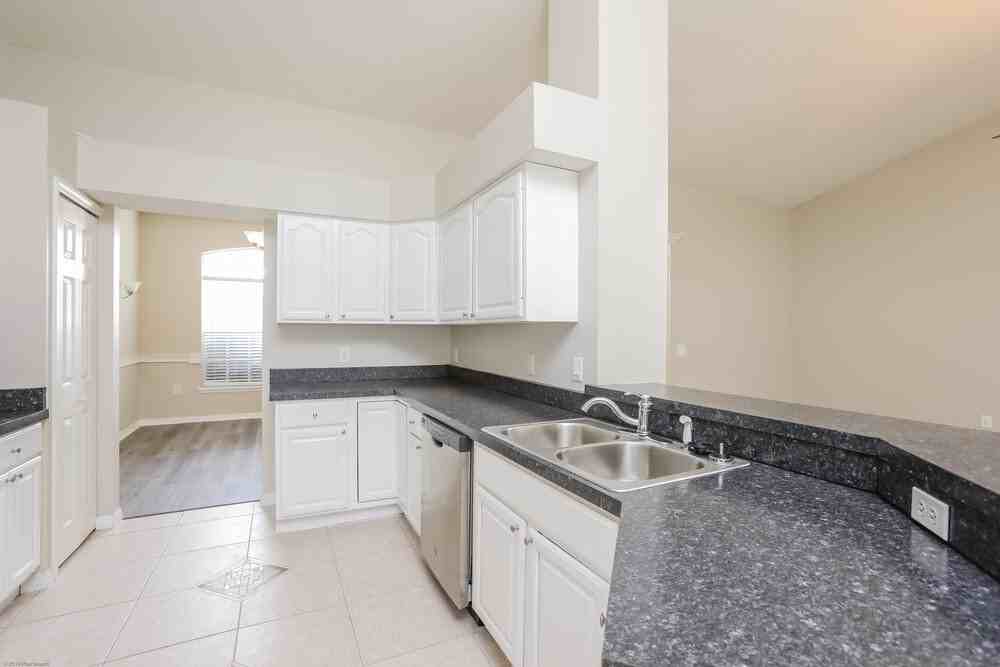 1052 Sadie Ln - Photo 7 of 16