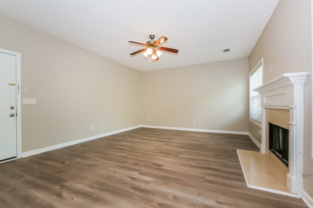 440 The Gables Dr - Photo 4 of 17