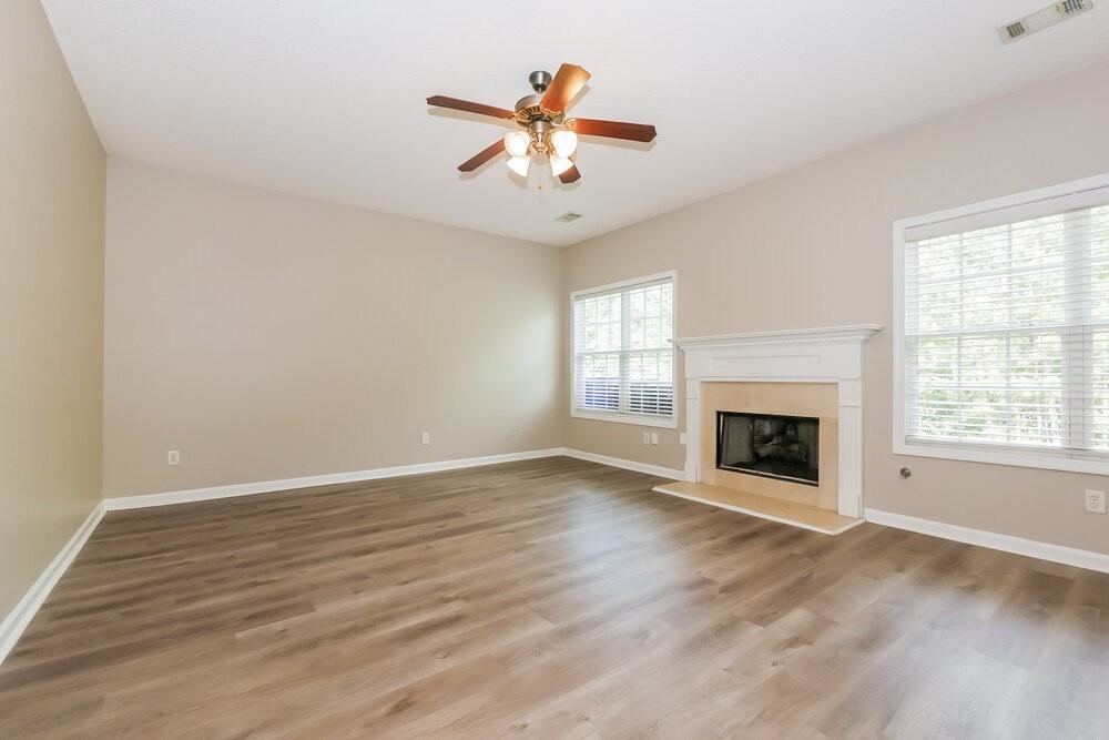 440 The Gables Dr - Photo 5 of 17