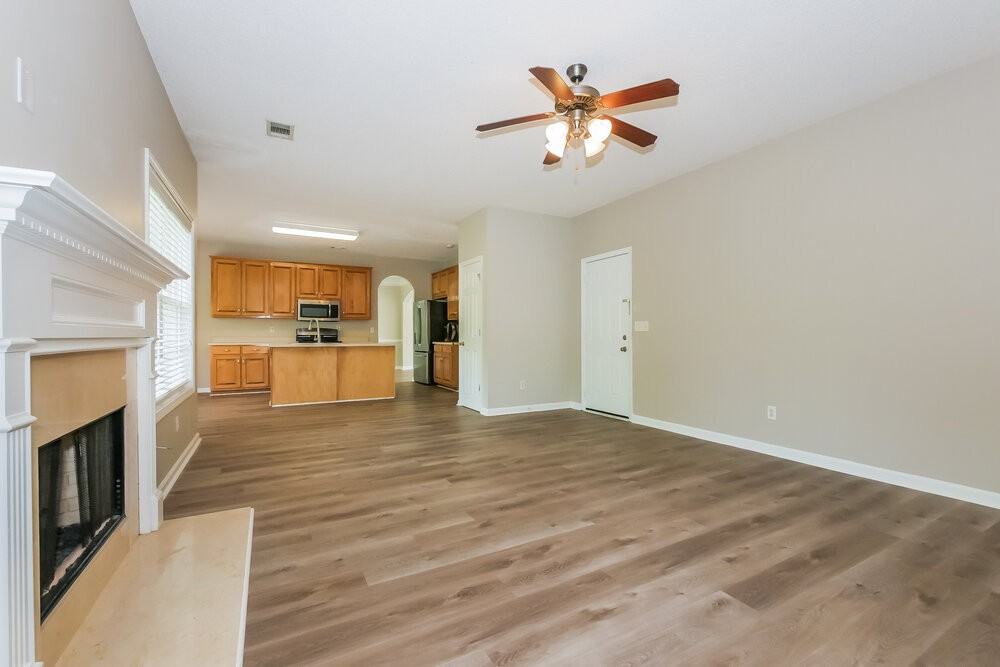 440 The Gables Dr - Photo 7 of 17