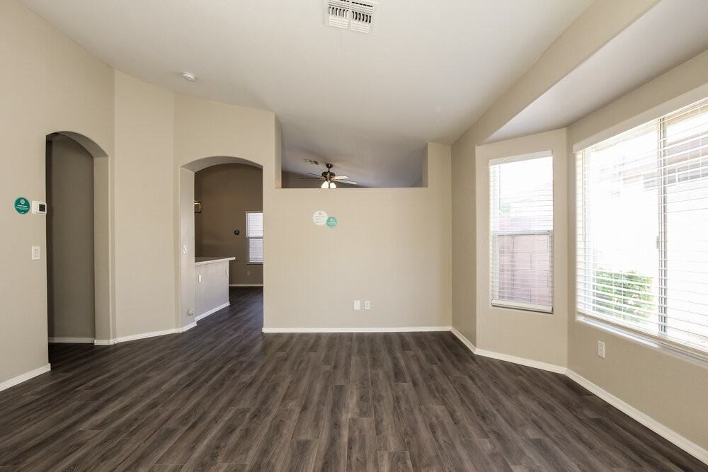 1652 N Serina - Photo 3 of 16