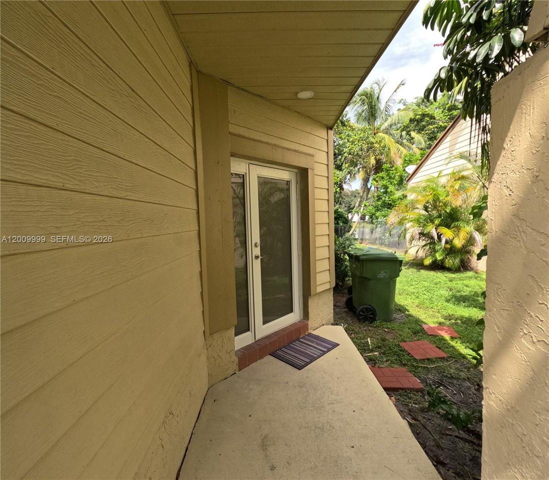 1211 Southwest 84th Terrace - Photo 2 of 21