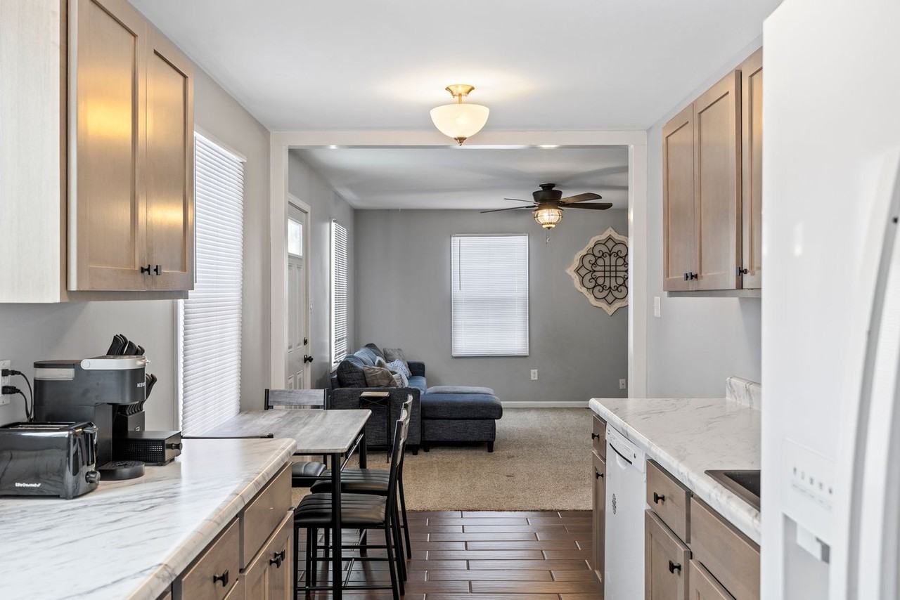 501 N Dickson St #1328958P - Photo 3 of 25