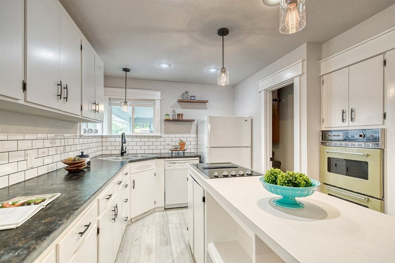 2501 N Kimball St #1547103P - Photo 7 of 26