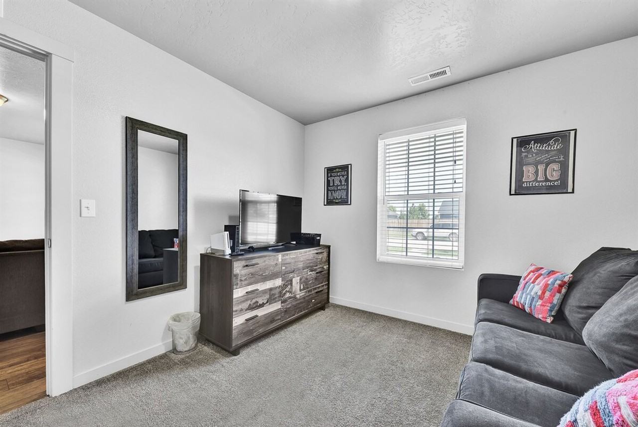 159 W Peach Springs St #1547107P - Photo 2 of 32