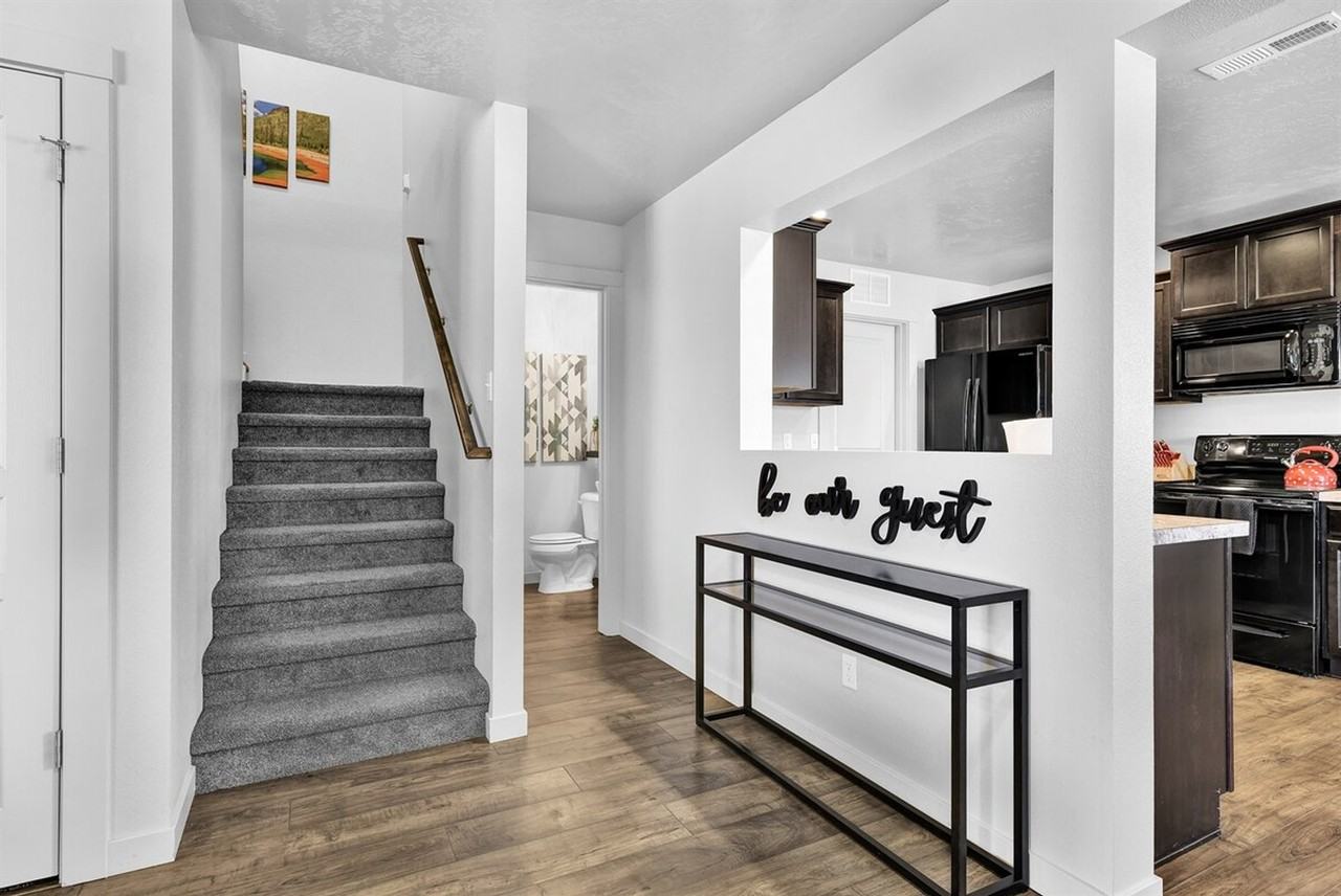 159 W Peach Springs St #1547107P - Photo 3 of 32