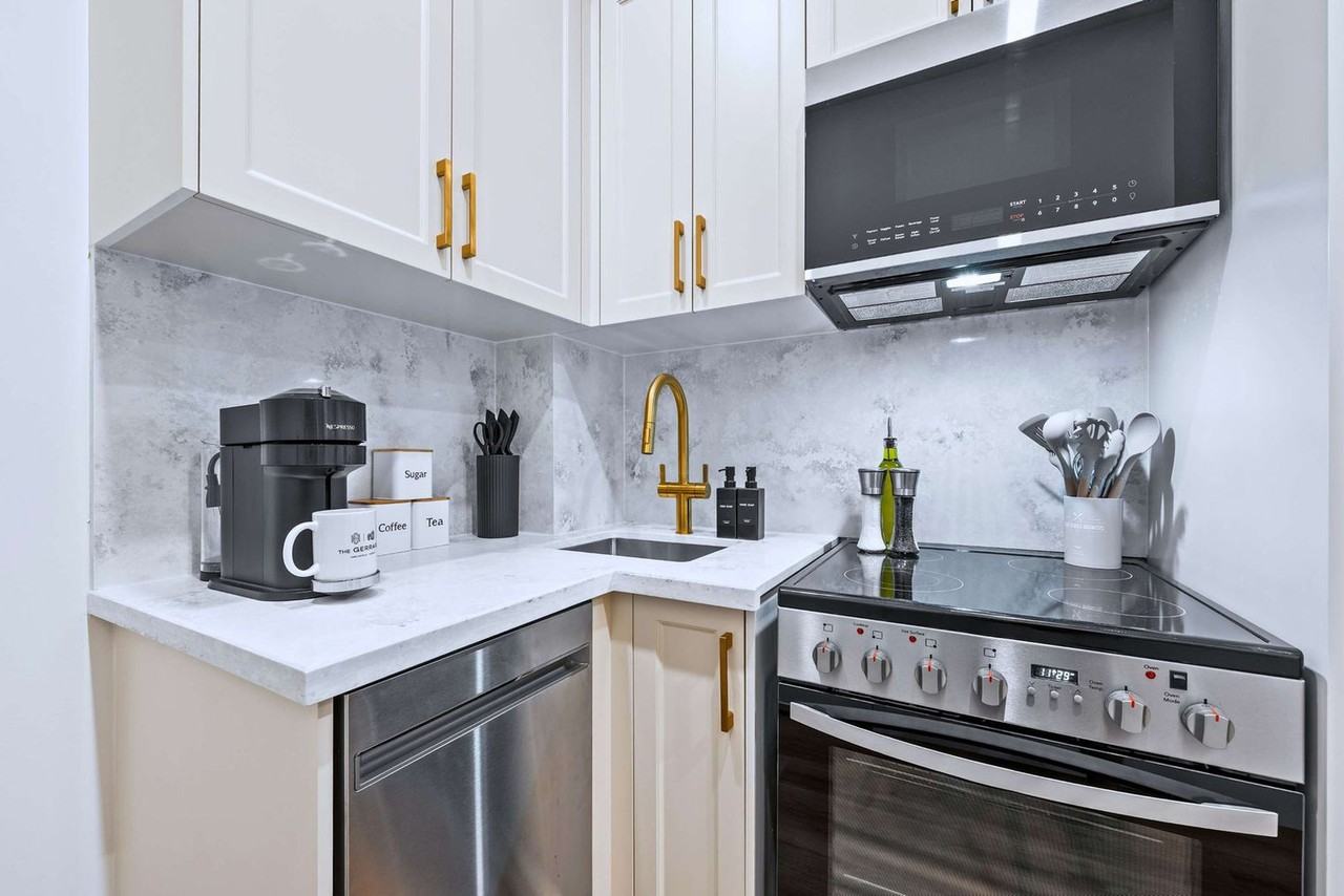 674 Gerrard St E #1557633P - Photo 3 of 8