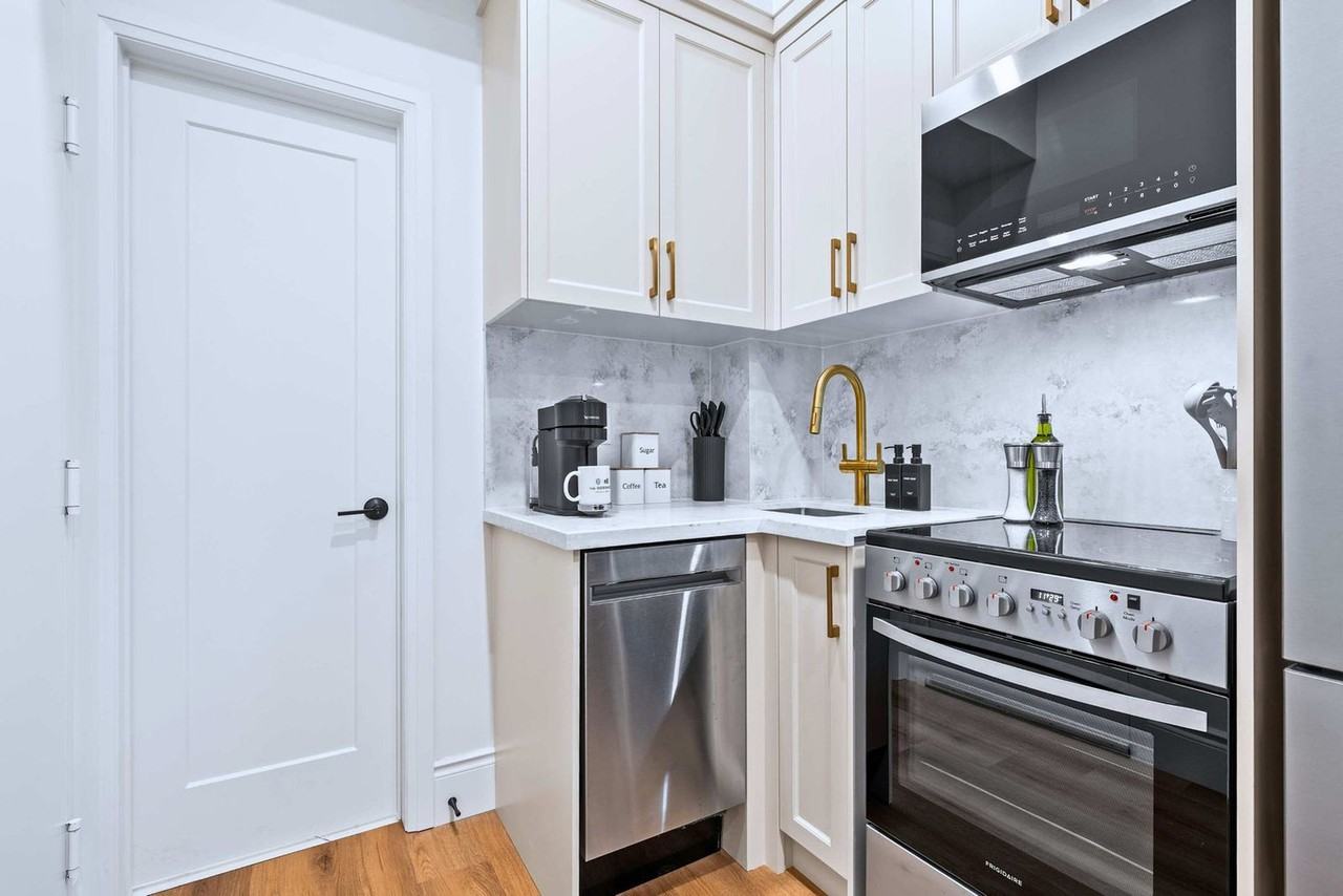 674 Gerrard St E #1557633P - Photo 5 of 8