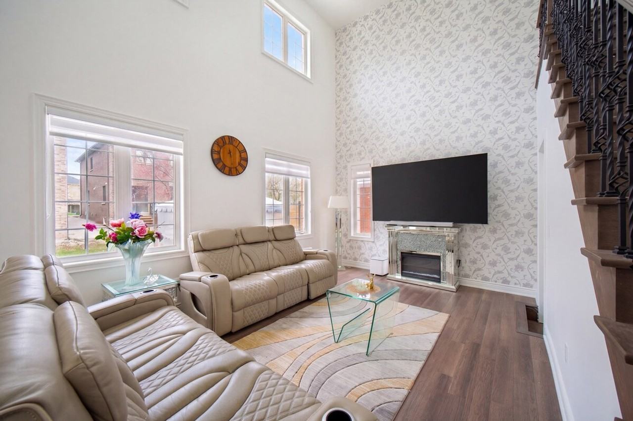 40 Treeline Blvd #1524147P - Photo 3 of 50